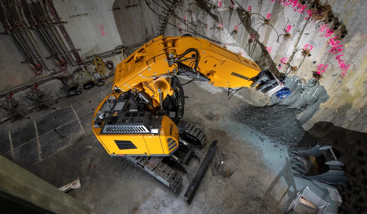 Liebherr R 950 excavator